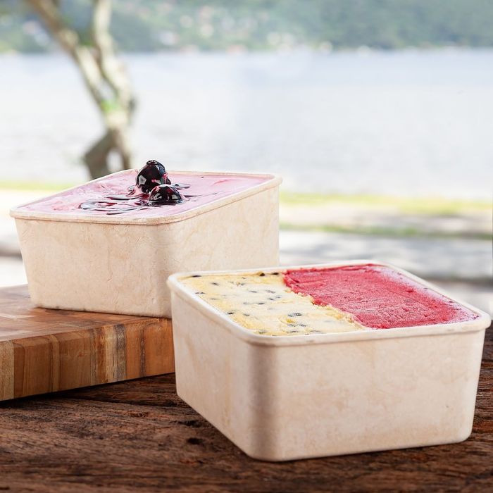 Dois potes grandes de gelato para levar